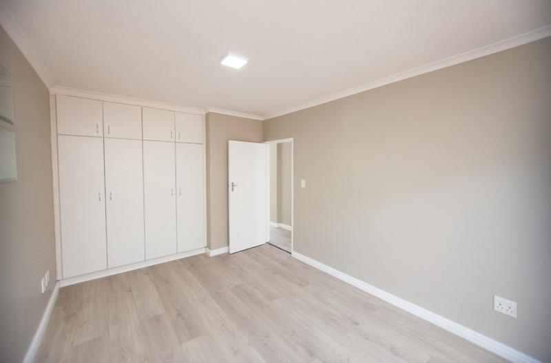 2 Bedroom Property for Sale in Bloubergrant Western Cape